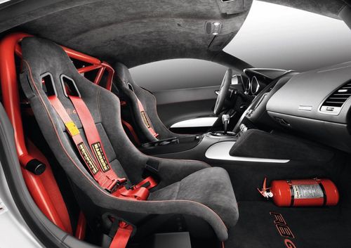 Audi R8 GT - лучший спорткар 2011 года